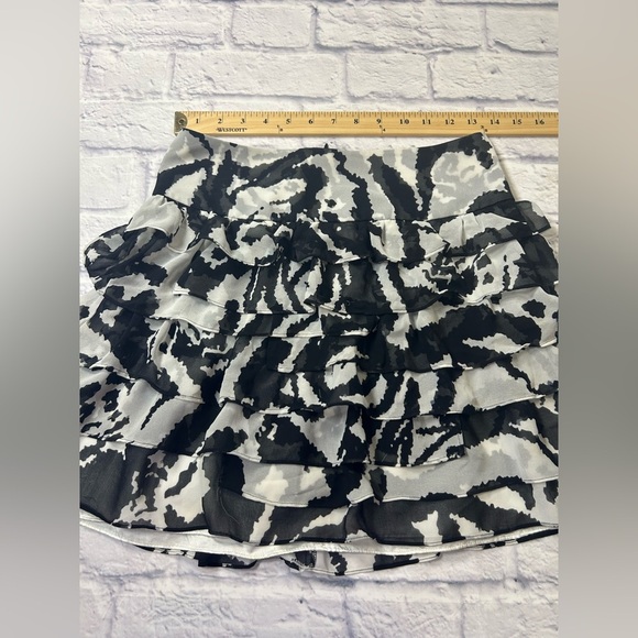 Express  Black and White Ruffled/ Tiered Mini Skirt. - Picture 2 of 6